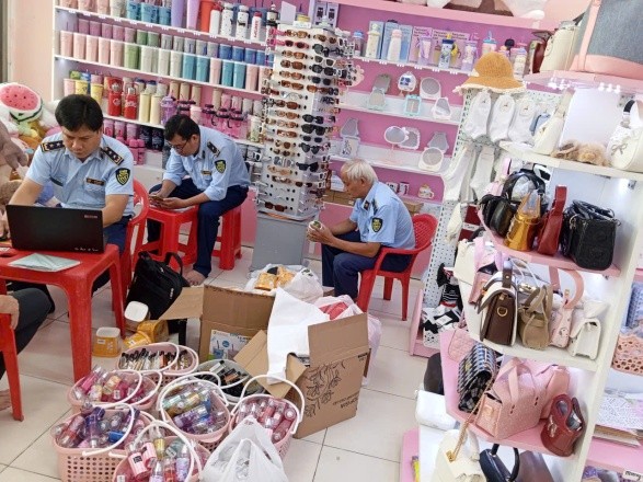 Vĩnh Long: Siết chặt quản lý thị trường góp phần đảm bảo ổn định thị trường để phục vụ nhu cầu Tết cho nhân dân